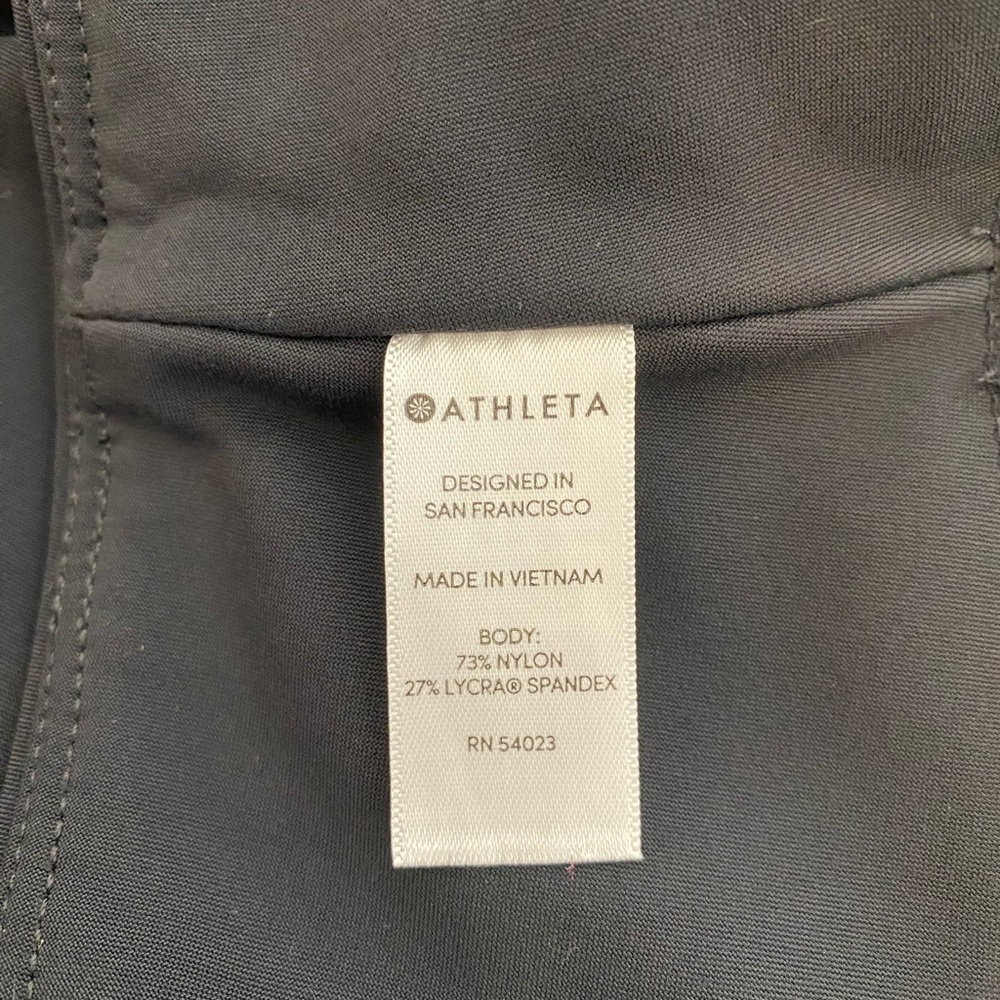 Athleta Stellar Cropped Pants Zippered Pockets Women’s Size ST Black - Picture 7 of 10